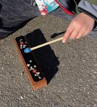 Add small rocks to the bar to see the vibrations